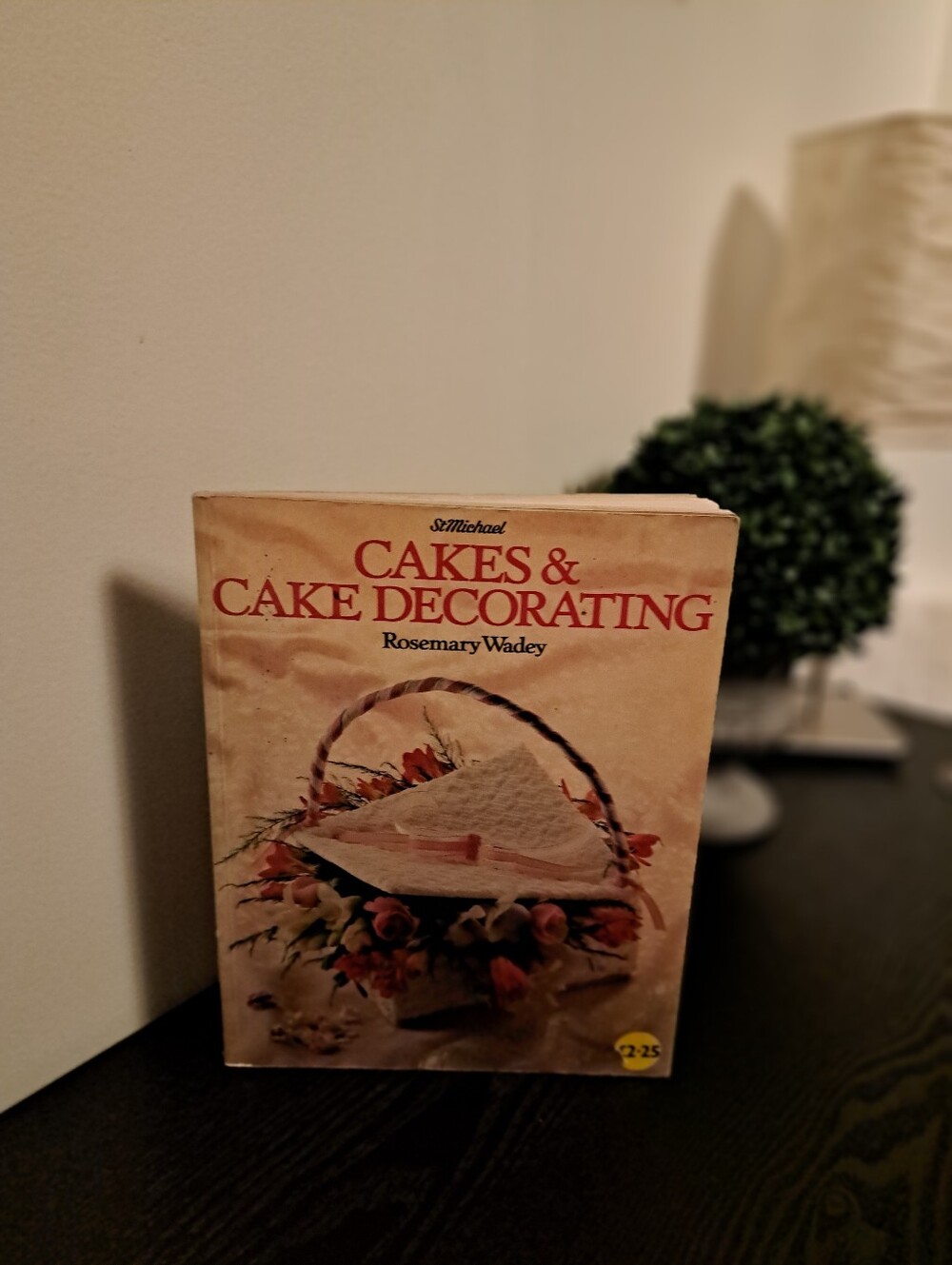 Cakes And Cake Decorating Book